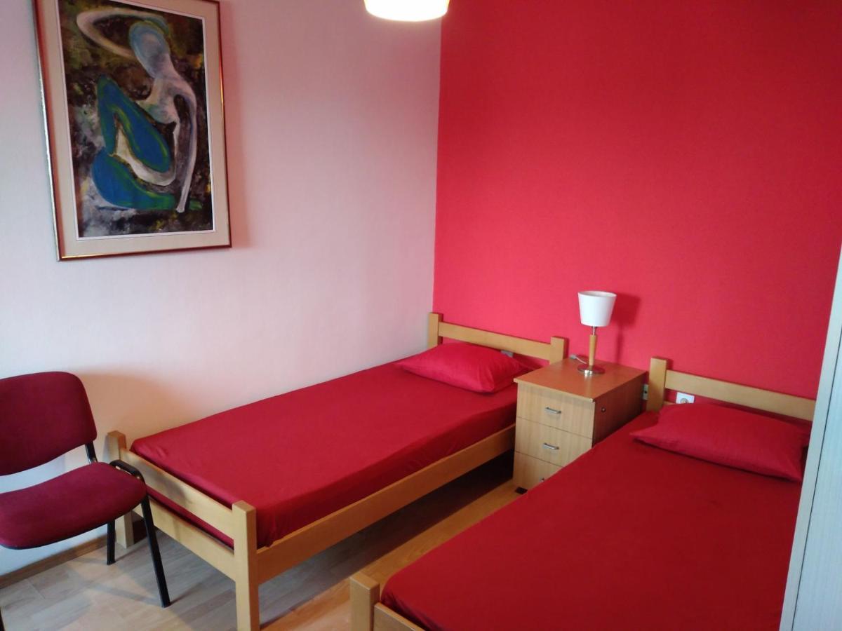 Skopje City Center Red Apartment Eksteriør billede