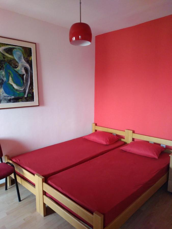 Skopje City Center Red Apartment Eksteriør billede
