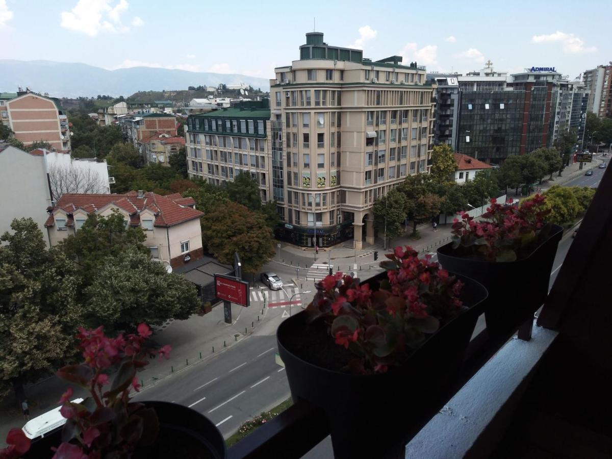Skopje City Center Red Apartment Eksteriør billede