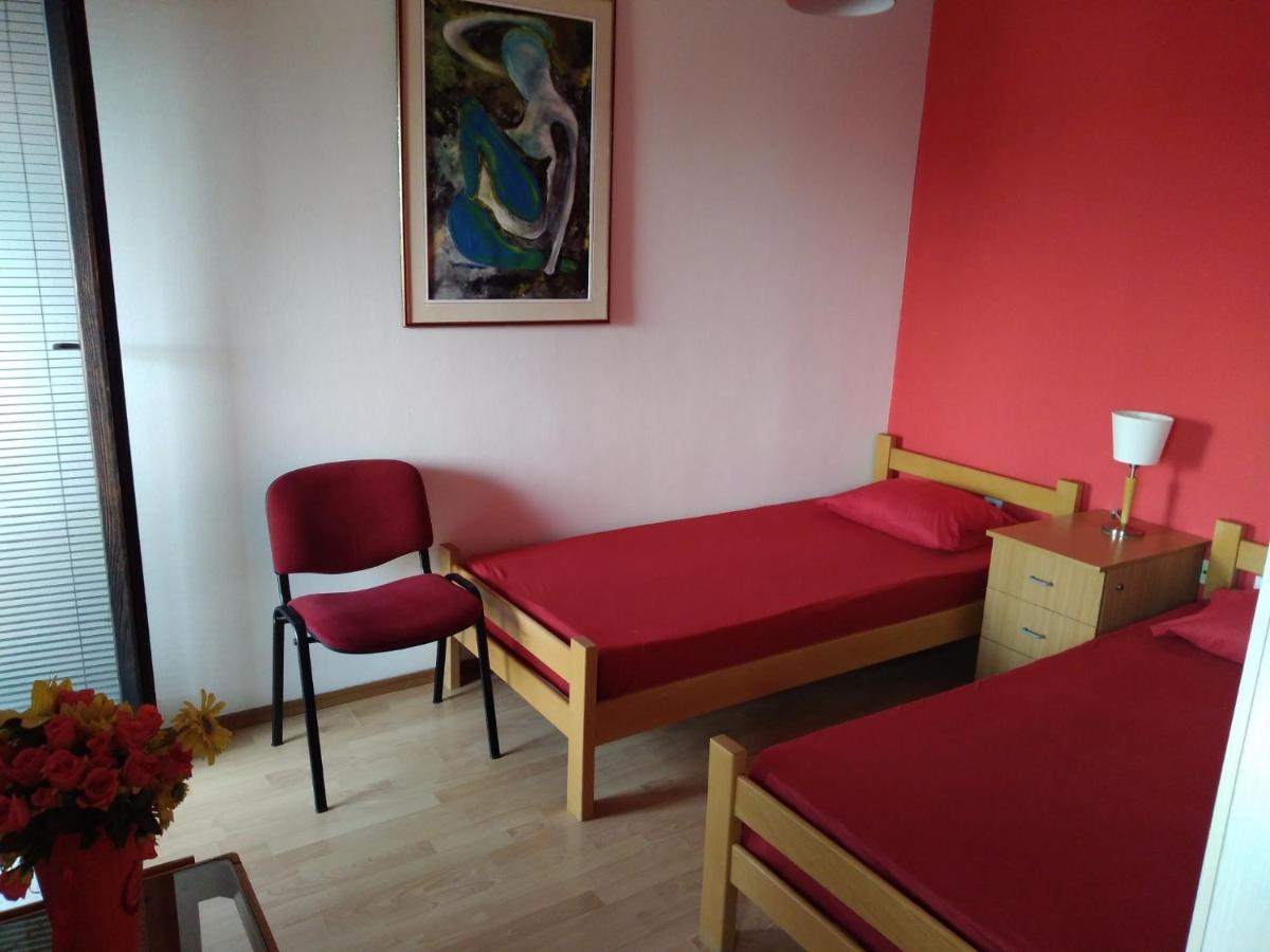 Skopje City Center Red Apartment Eksteriør billede