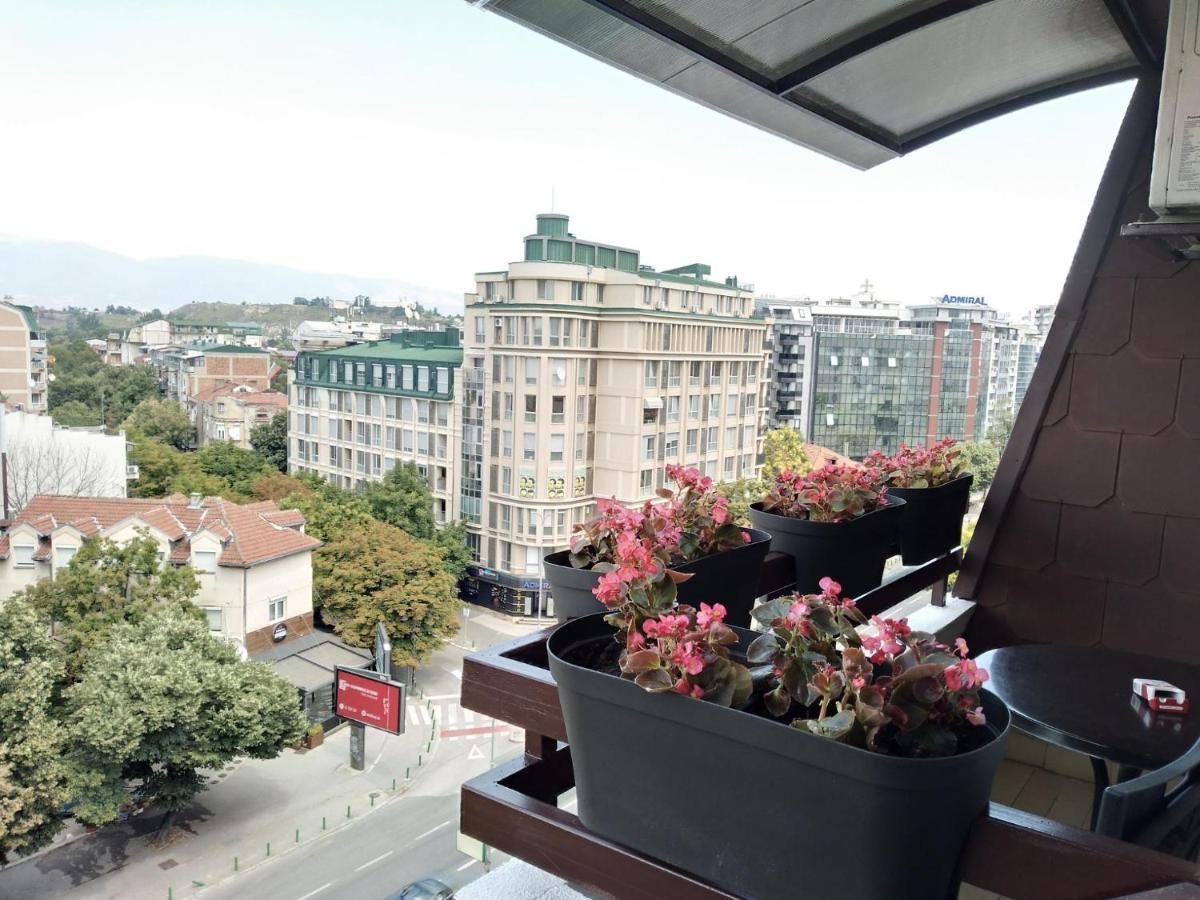 Skopje City Center Red Apartment Eksteriør billede