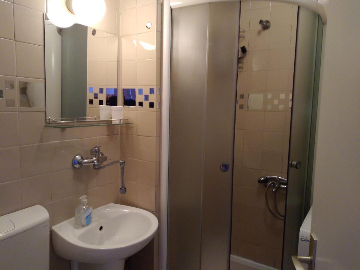 Skopje City Center Red Apartment Eksteriør billede