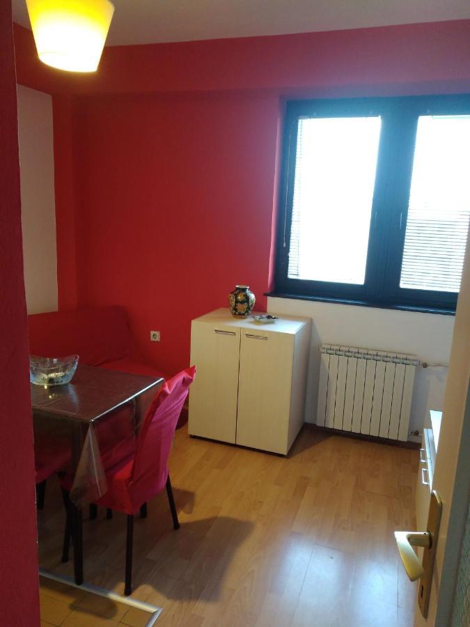 Skopje City Center Red Apartment Eksteriør billede