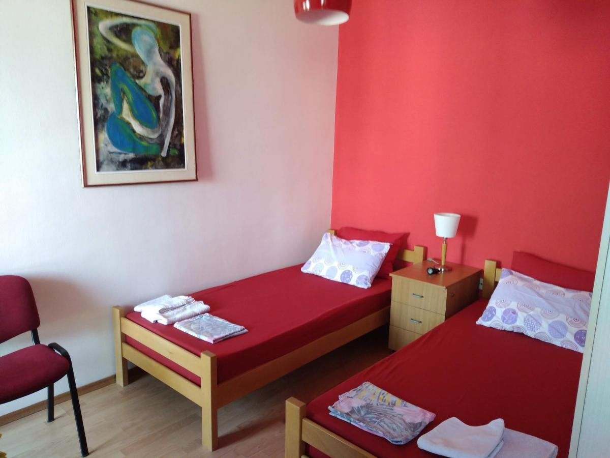 Skopje City Center Red Apartment Eksteriør billede
