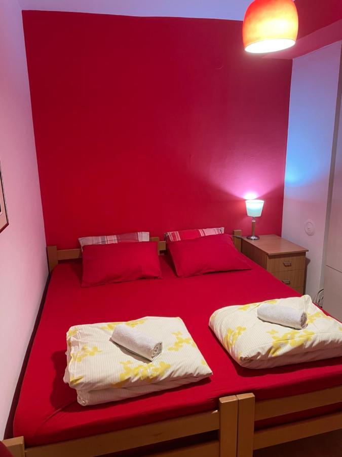 Skopje City Center Red Apartment Eksteriør billede