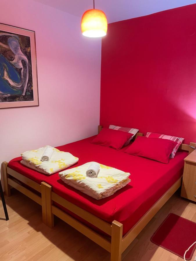 Skopje City Center Red Apartment Eksteriør billede
