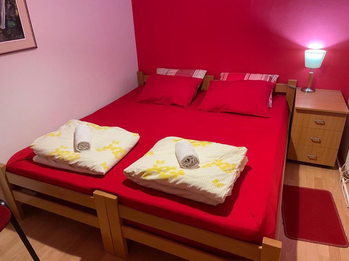 Skopje City Center Red Apartment Eksteriør billede